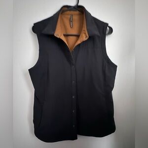 Kuhl Men's Black and Brown button down vest medium